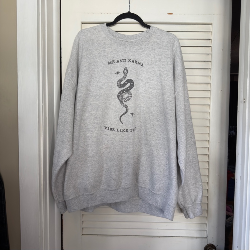 Me and Karma Vibe Like That Sweatshirt size 2XL Taylor Swift Gray Snake